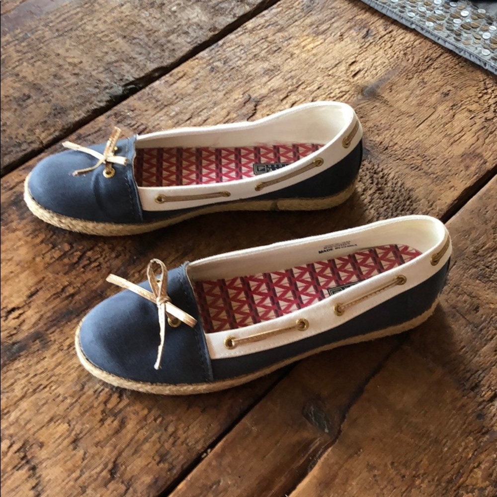 DONATED!! Blue & white Sperry Top-Siders w/gold - Picture 2 of 7